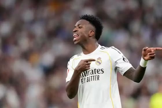 Vinícius Júnior comemorando gol